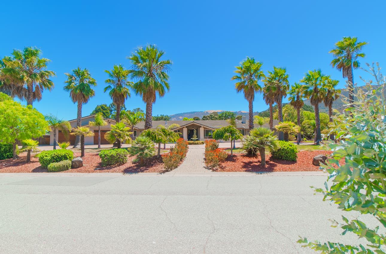 Detail Gallery Image 4 of 56 For 22125 Ranchito Dr, Salinas,  CA 93908 - 3 Beds | 2/1 Baths