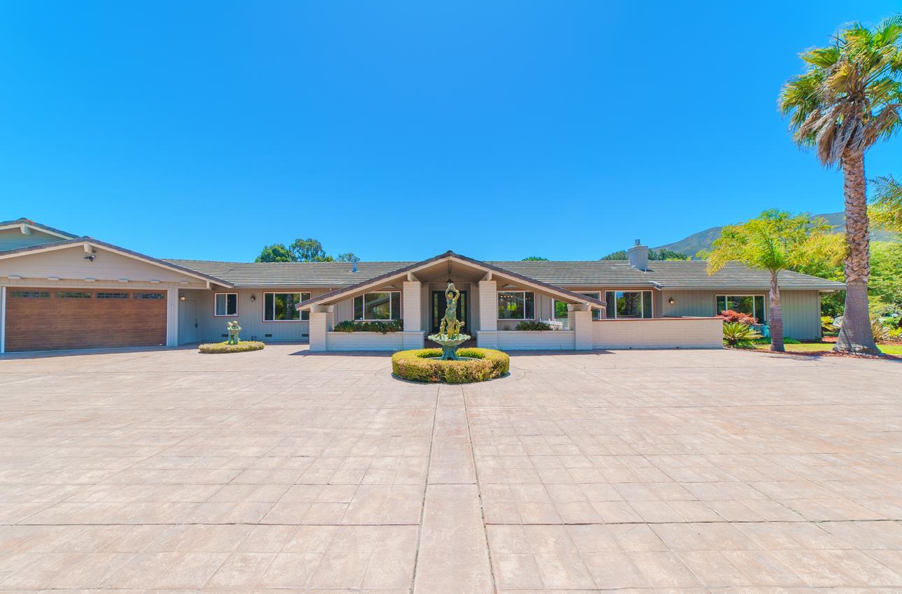 Detail Gallery Image 5 of 56 For 22125 Ranchito Dr, Salinas,  CA 93908 - 3 Beds | 2/1 Baths