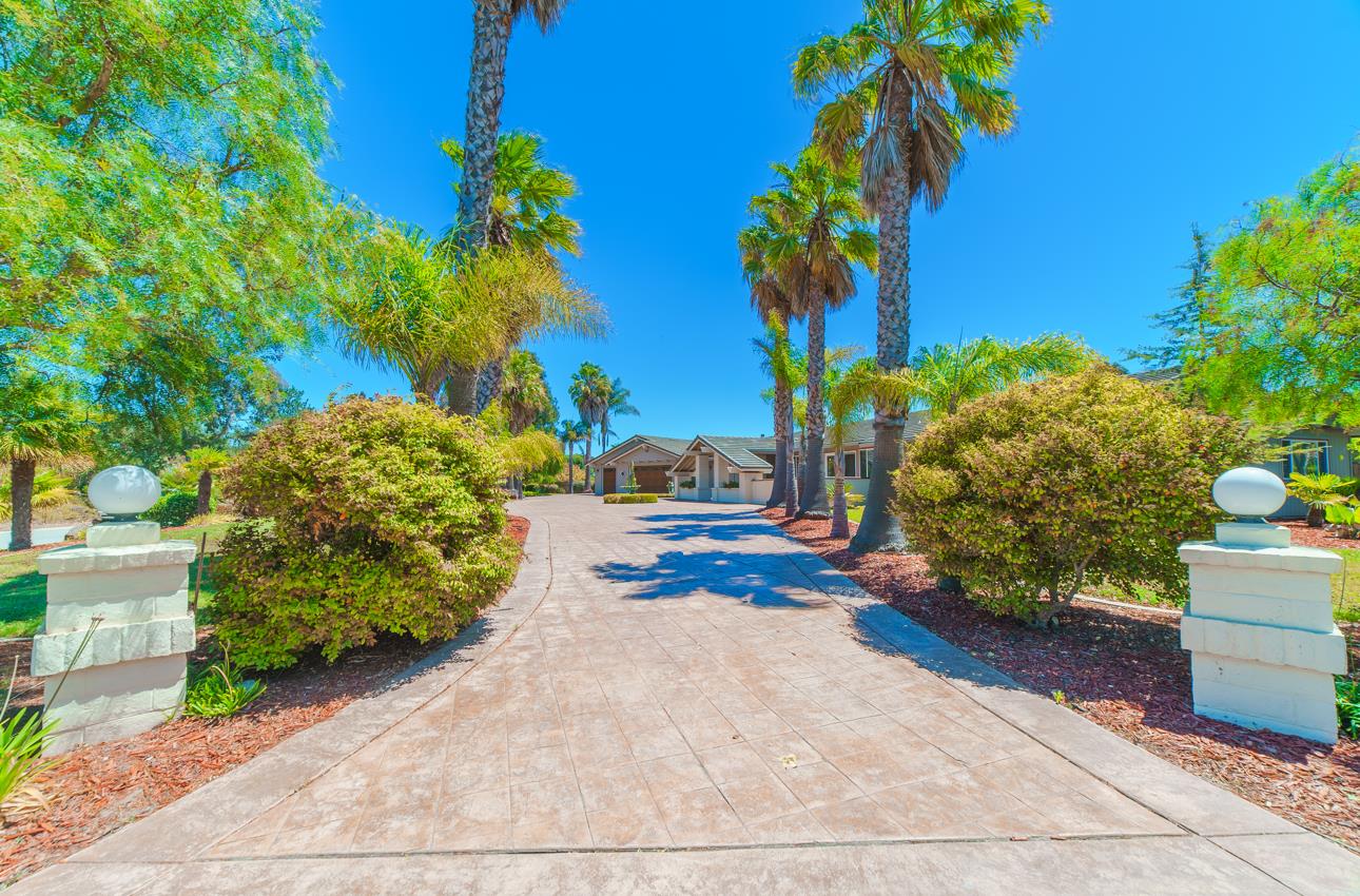 Detail Gallery Image 6 of 56 For 22125 Ranchito Dr, Salinas,  CA 93908 - 3 Beds | 2/1 Baths