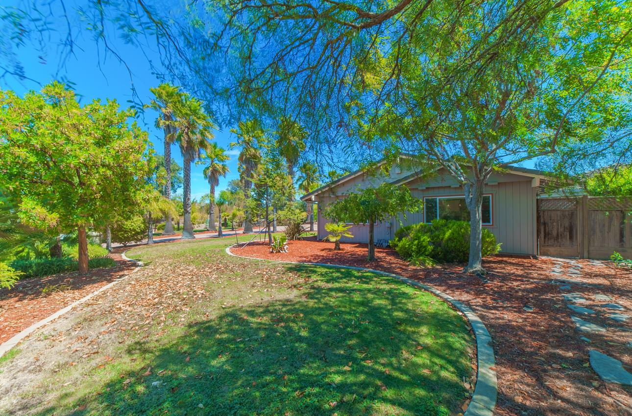 Detail Gallery Image 7 of 56 For 22125 Ranchito Dr, Salinas,  CA 93908 - 3 Beds | 2/1 Baths