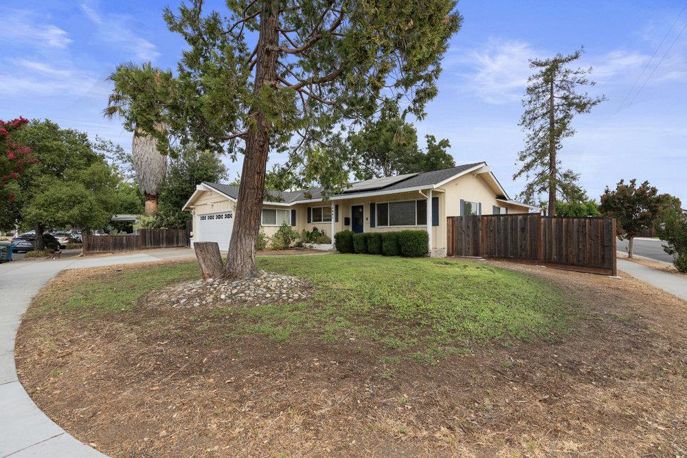 Detail Gallery Image 3 of 35 For 1301 3rd St, Gilroy,  CA 95020 - 3 Beds | 2 Baths