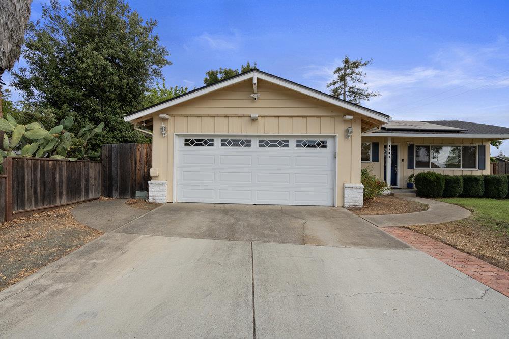 Detail Gallery Image 4 of 35 For 1301 3rd St, Gilroy,  CA 95020 - 3 Beds | 2 Baths