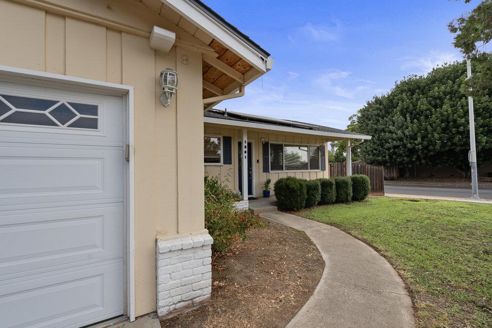 Detail Gallery Image 5 of 35 For 1301 3rd St, Gilroy,  CA 95020 - 3 Beds | 2 Baths