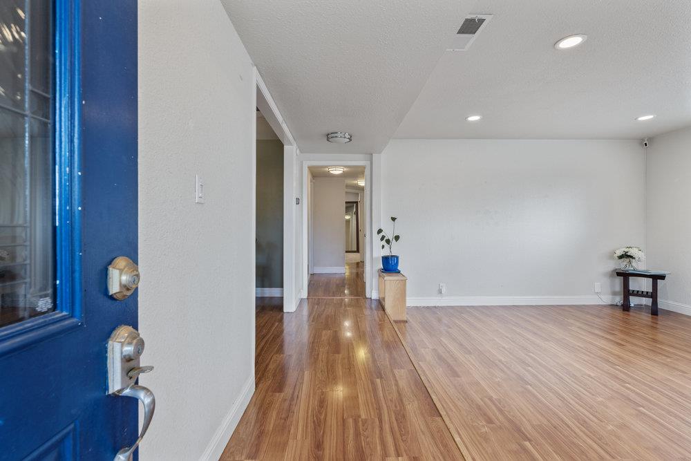 Detail Gallery Image 6 of 35 For 1301 3rd St, Gilroy,  CA 95020 - 3 Beds | 2 Baths