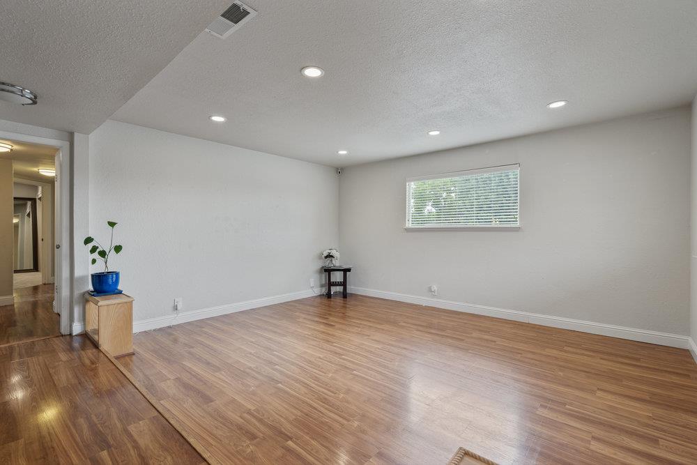 Detail Gallery Image 7 of 35 For 1301 3rd St, Gilroy,  CA 95020 - 3 Beds | 2 Baths