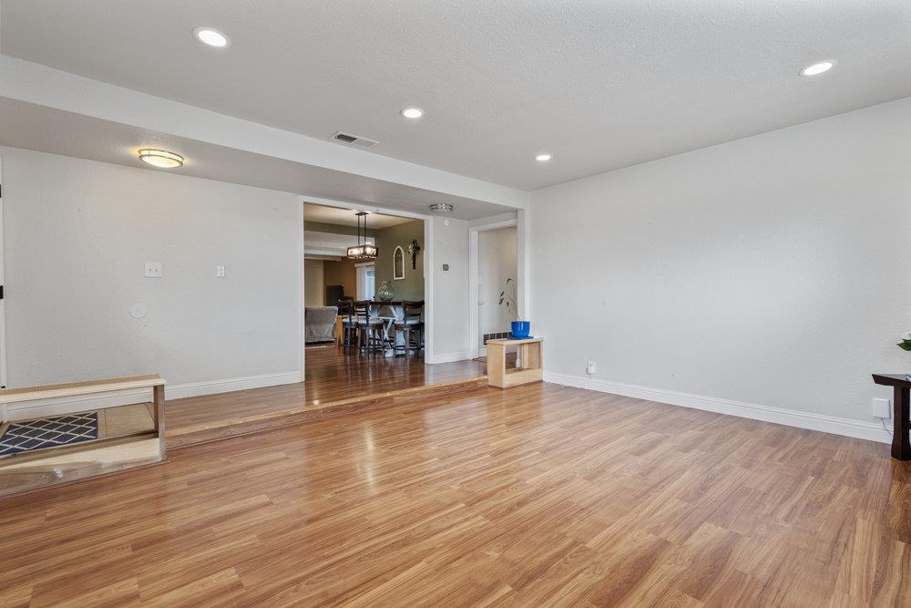 Detail Gallery Image 8 of 35 For 1301 3rd St, Gilroy,  CA 95020 - 3 Beds | 2 Baths