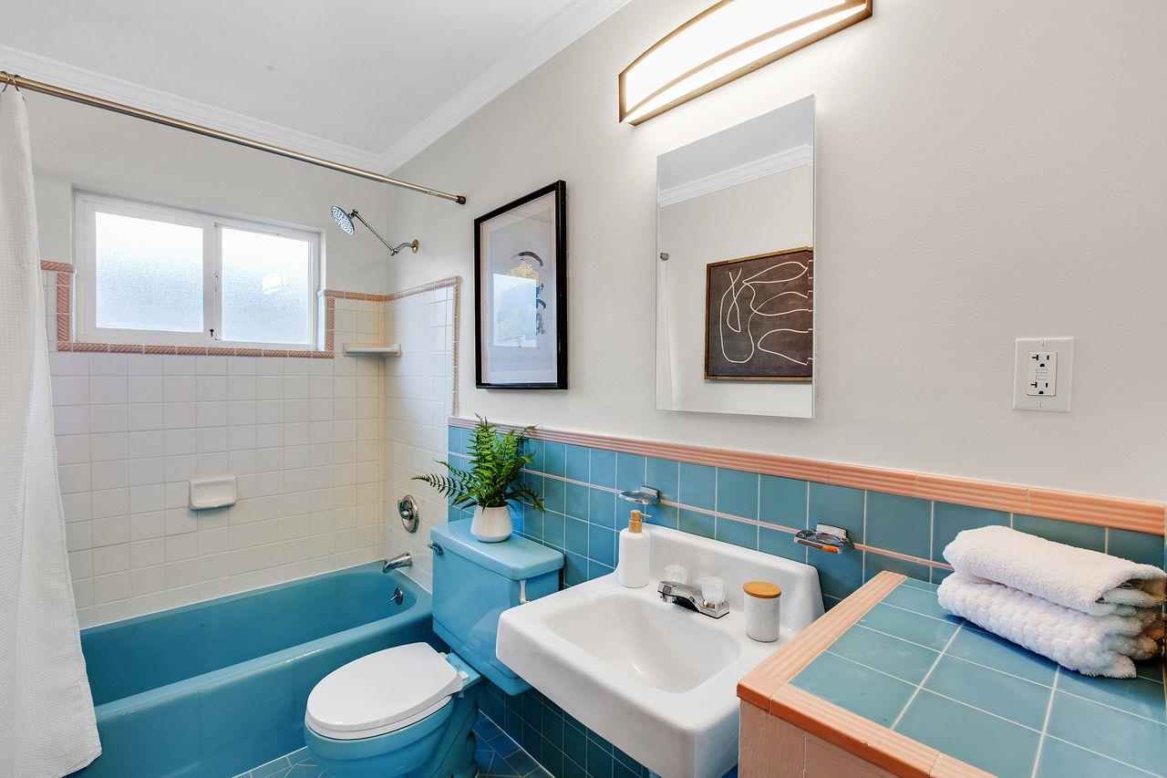 Detail Gallery Image 17 of 26 For 1623 Cordilleras Ave, San Carlos,  CA 94070 - 4 Beds | 2/1 Baths