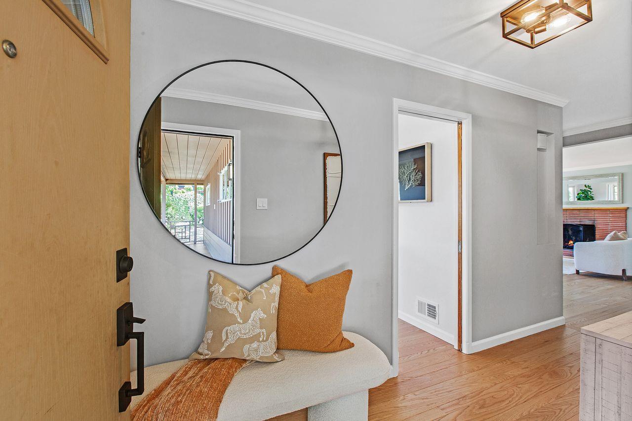 Detail Gallery Image 3 of 26 For 1623 Cordilleras Ave, San Carlos,  CA 94070 - 4 Beds | 2/1 Baths