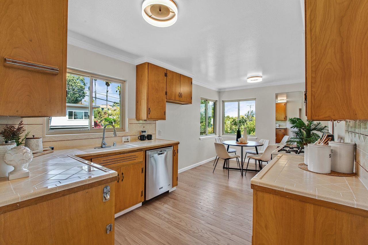 Detail Gallery Image 7 of 26 For 1623 Cordilleras Ave, San Carlos,  CA 94070 - 4 Beds | 2/1 Baths