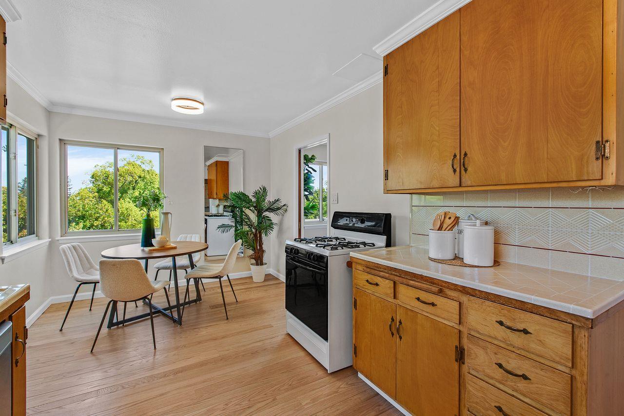 Detail Gallery Image 8 of 26 For 1623 Cordilleras Ave, San Carlos,  CA 94070 - 4 Beds | 2/1 Baths