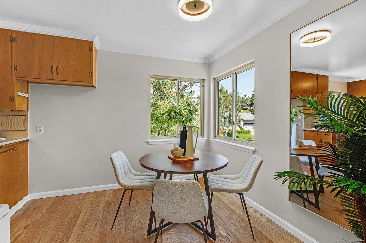 Detail Gallery Image 9 of 26 For 1623 Cordilleras Ave, San Carlos,  CA 94070 - 4 Beds | 2/1 Baths