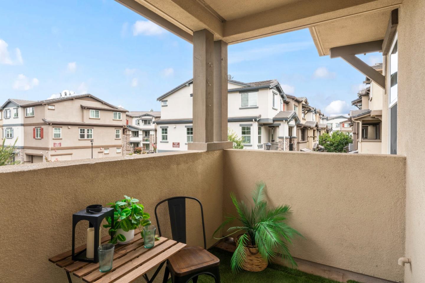 Detail Gallery Image 13 of 29 For 24516 Autumn Mist Way, Hayward,  CA 94544 - 4 Beds | 3/1 Baths