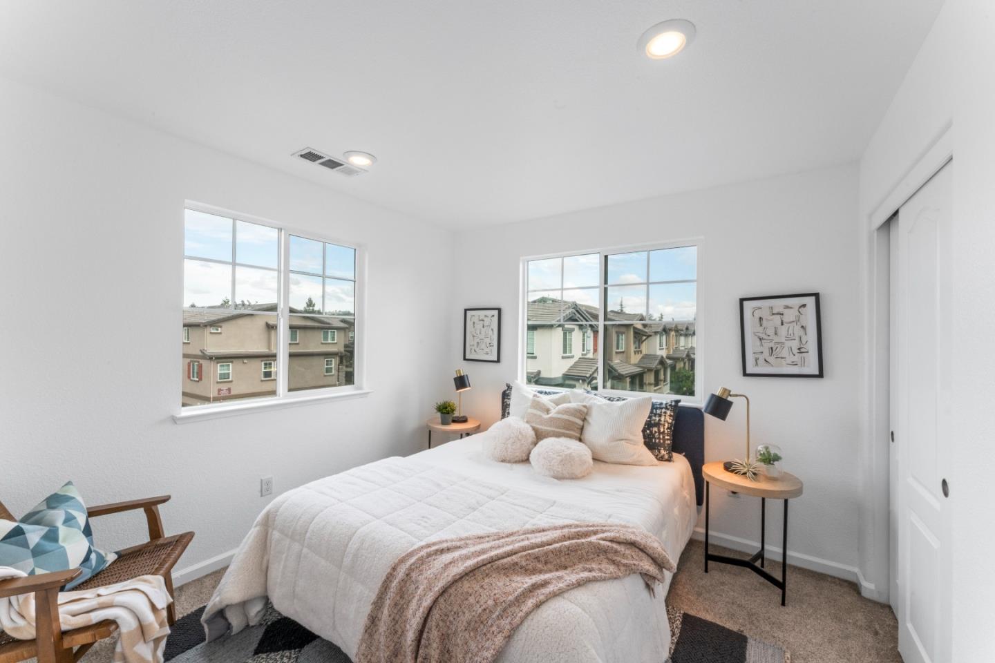 Detail Gallery Image 15 of 29 For 24516 Autumn Mist Way, Hayward,  CA 94544 - 4 Beds | 3/1 Baths