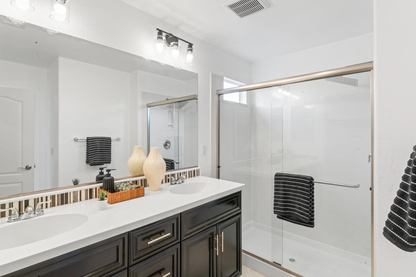 Detail Gallery Image 21 of 29 For 24516 Autumn Mist Way, Hayward,  CA 94544 - 4 Beds | 3/1 Baths