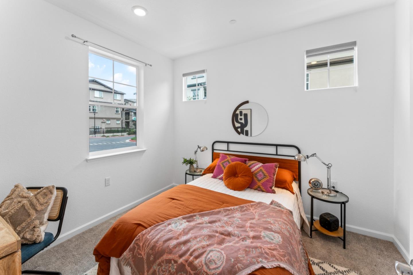 Detail Gallery Image 3 of 29 For 24516 Autumn Mist Way, Hayward,  CA 94544 - 4 Beds | 3/1 Baths