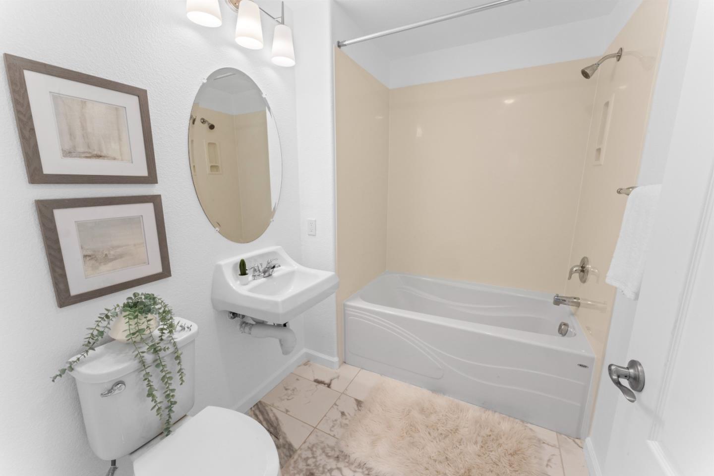 Detail Gallery Image 4 of 29 For 24516 Autumn Mist Way, Hayward,  CA 94544 - 4 Beds | 3/1 Baths