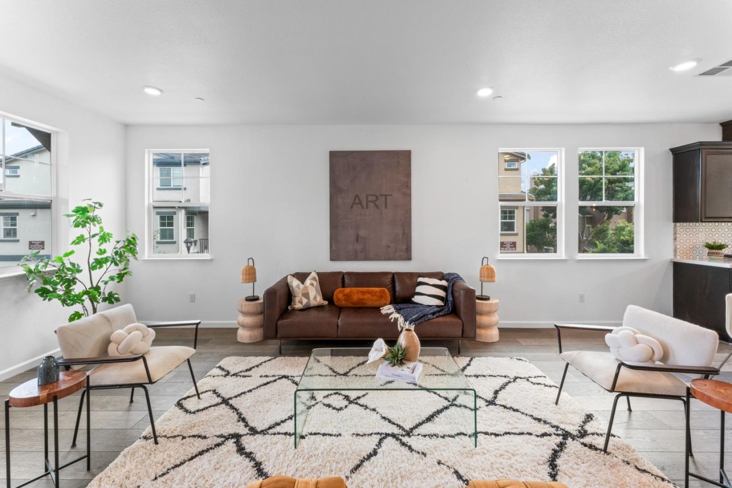 Detail Gallery Image 6 of 29 For 24516 Autumn Mist Way, Hayward,  CA 94544 - 4 Beds | 3/1 Baths