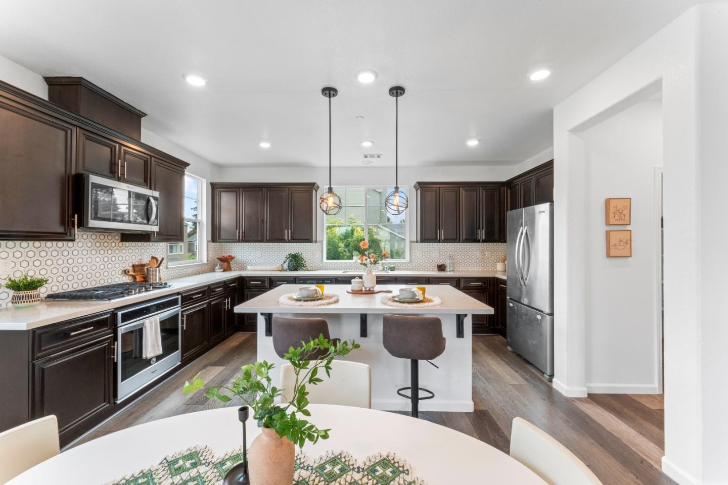 Detail Gallery Image 7 of 29 For 24516 Autumn Mist Way, Hayward,  CA 94544 - 4 Beds | 3/1 Baths
