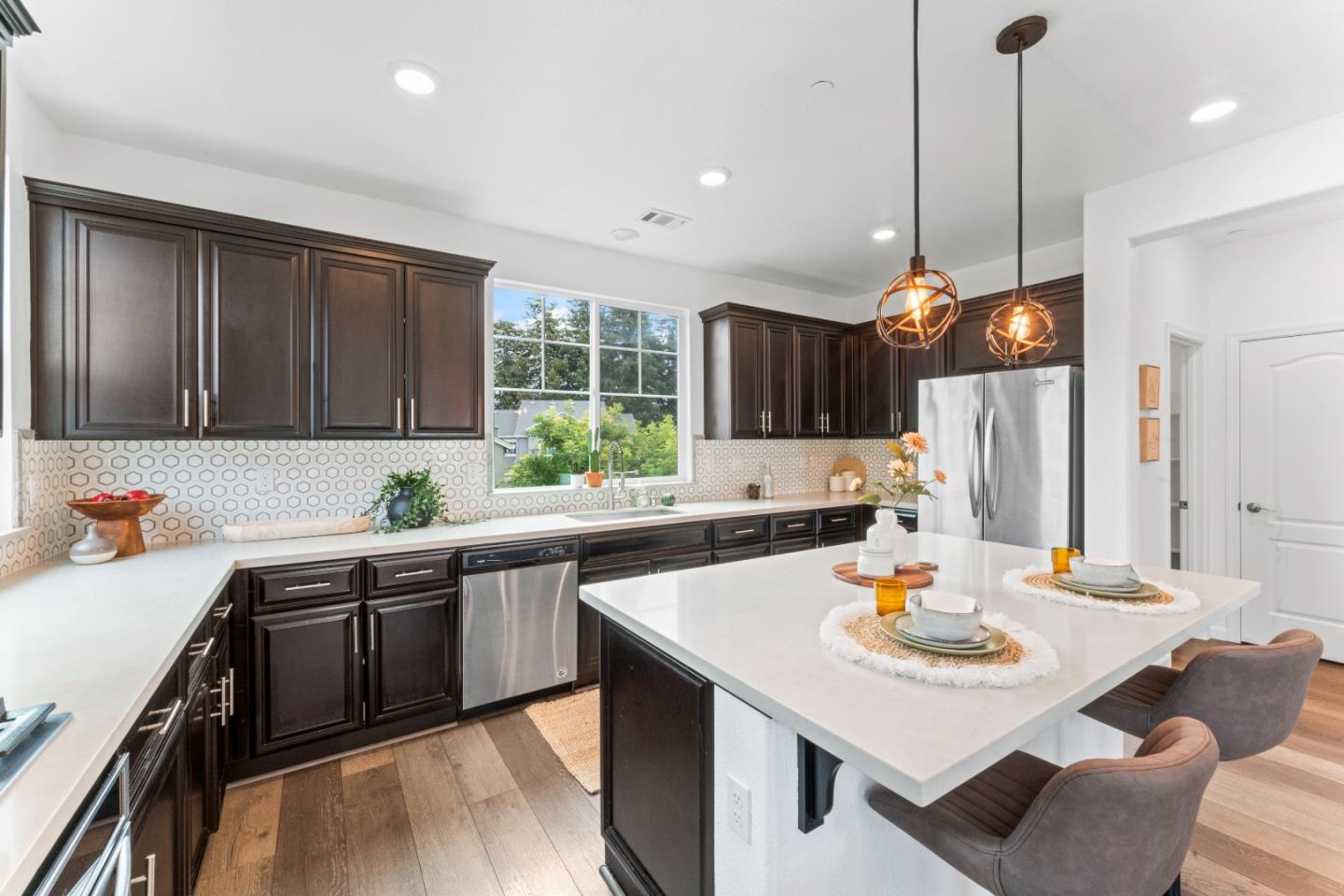Detail Gallery Image 9 of 29 For 24516 Autumn Mist Way, Hayward,  CA 94544 - 4 Beds | 3/1 Baths