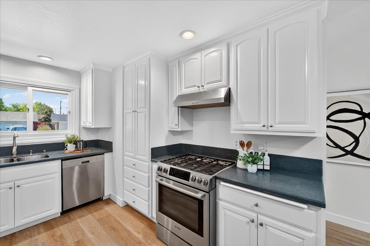Detail Gallery Image 15 of 62 For 3720 Century Dr, Campbell,  CA 95008 - 4 Beds | 2 Baths