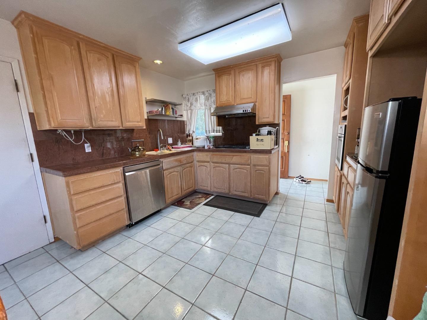 Detail Gallery Image 5 of 5 For 1270 S Stelling Rd, Cupertino,  CA 95014 - 3 Beds | 2 Baths