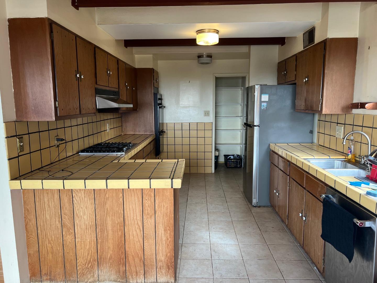 Detail Gallery Image 10 of 16 For 52 Frances Ave, Pacifica,  CA 94044 - 3 Beds | 2 Baths