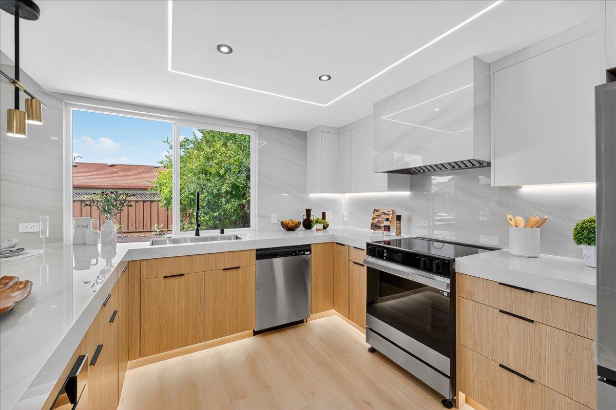 Detail Gallery Image 14 of 76 For 419 Avenida Palmas, San Jose,  CA 95123 - 4 Beds | 2/1 Baths