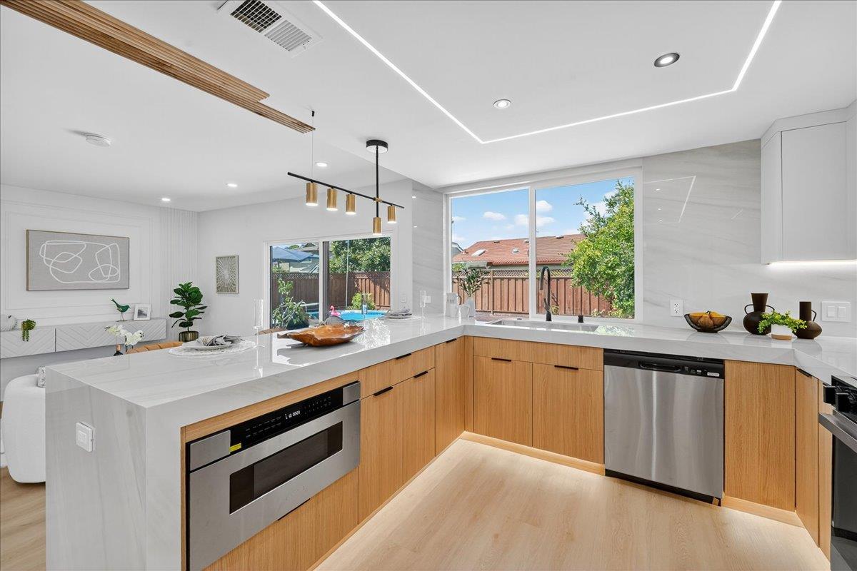 Detail Gallery Image 15 of 76 For 419 Avenida Palmas, San Jose,  CA 95123 - 4 Beds | 2/1 Baths