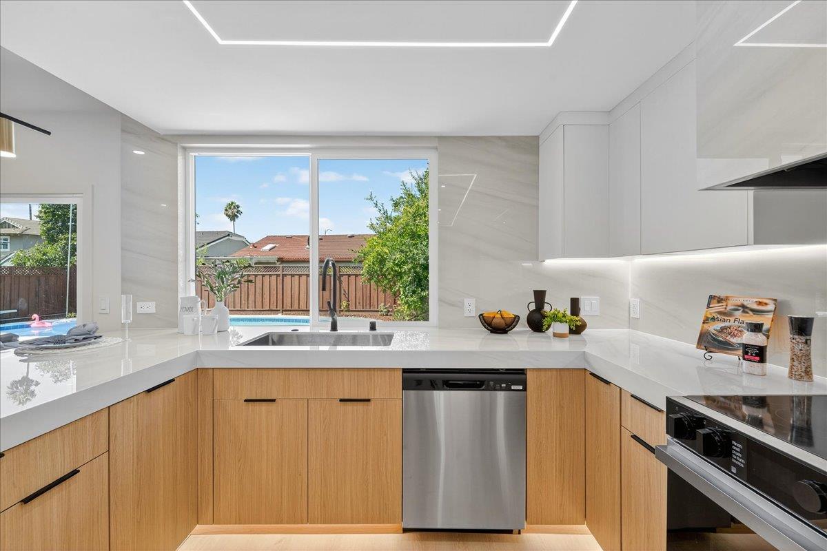 Detail Gallery Image 16 of 76 For 419 Avenida Palmas, San Jose,  CA 95123 - 4 Beds | 2/1 Baths