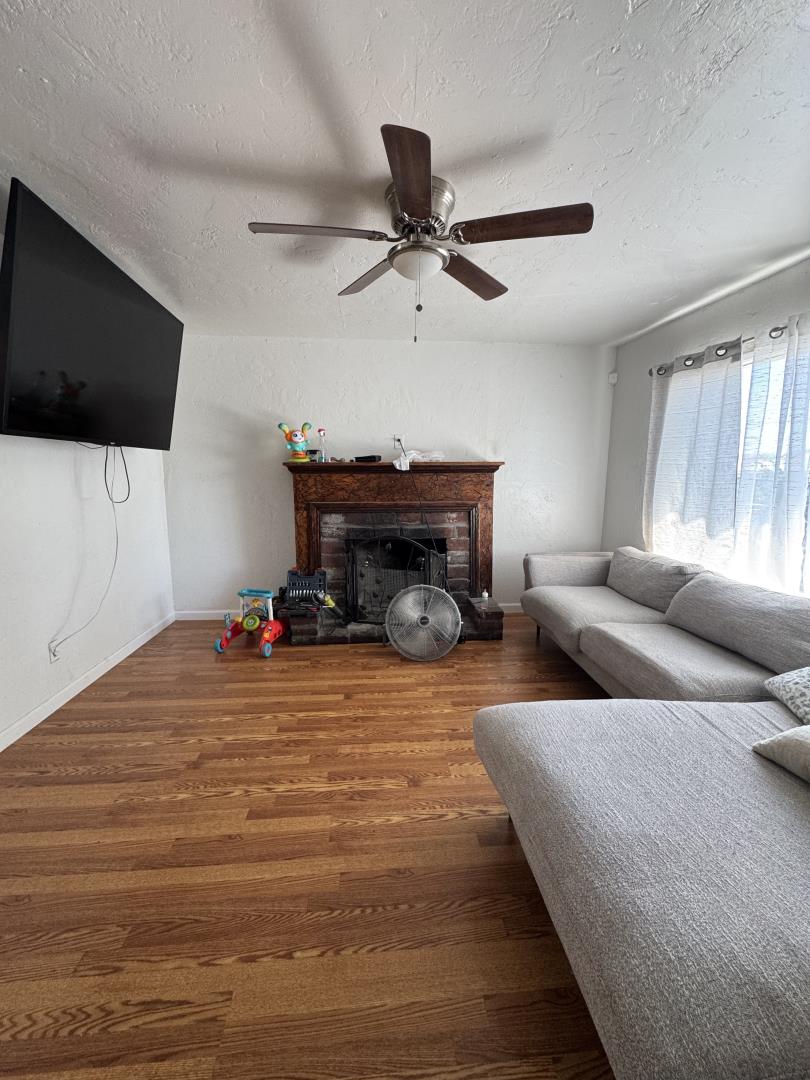Detail Gallery Image 2 of 19 For 4319 E Washington St, Stockton,  CA 95215 - 2 Beds | 1 Baths
