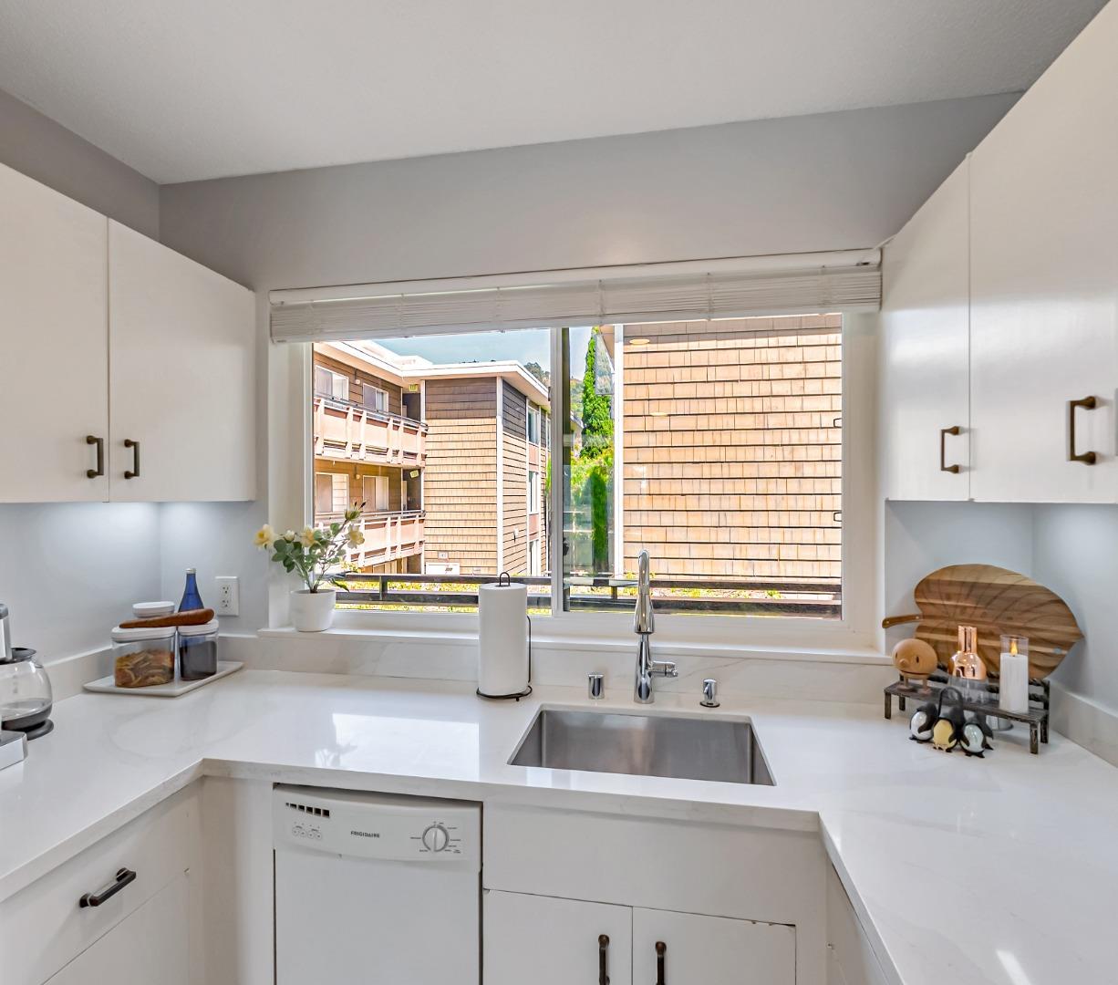 Detail Gallery Image 14 of 32 For 2601 College Ave #208,  Berkeley,  CA 94704 - 1 Beds | 1 Baths