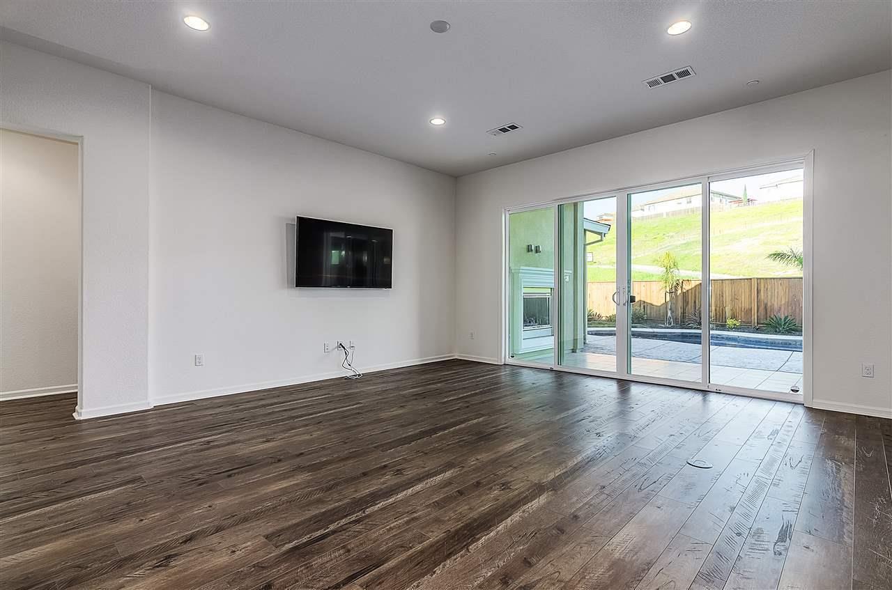 Detail Gallery Image 14 of 24 For 2968 Alves Ranch Rd, Pittsburg,  CA 94565 - 3 Beds | 2/1 Baths