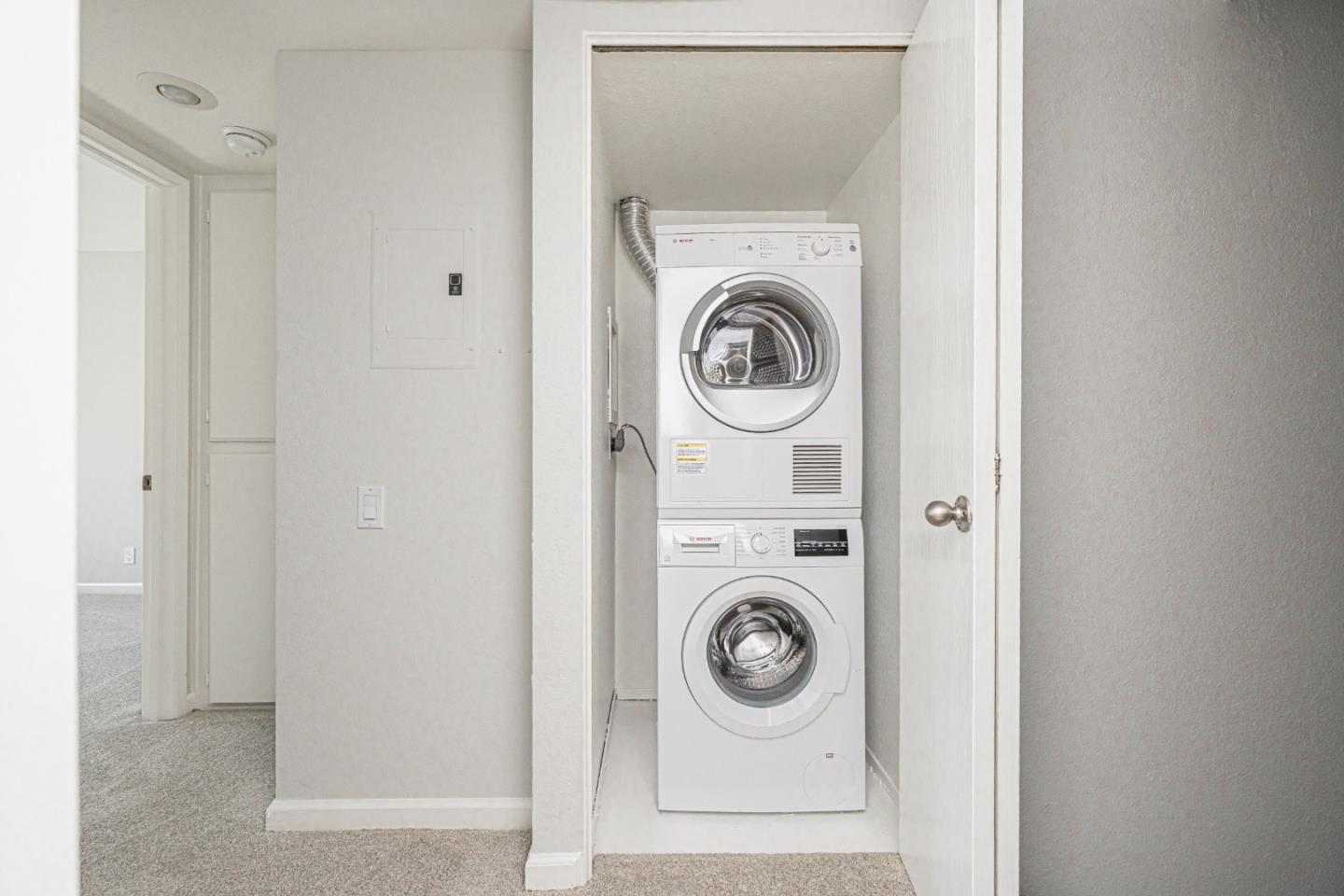 Detail Gallery Image 16 of 20 For 425 Costa Mesa Ter #F,  Sunnyvale,  CA 94085 - 2 Beds | 1 Baths