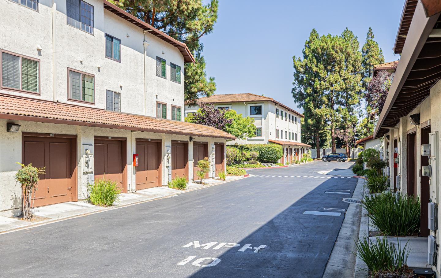 Detail Gallery Image 7 of 20 For 425 Costa Mesa Ter #F,  Sunnyvale,  CA 94085 - 2 Beds | 1 Baths