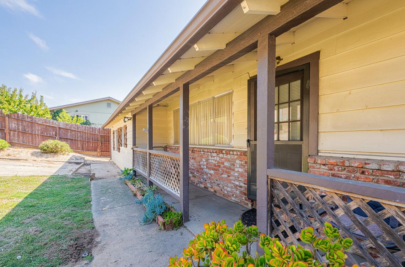 Detail Gallery Image 3 of 24 For 11 Montclair Pl, Salinas,  CA 93907 - 3 Beds | 2 Baths