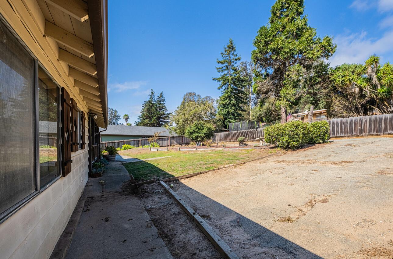 Detail Gallery Image 5 of 24 For 11 Montclair Pl, Salinas,  CA 93907 - 3 Beds | 2 Baths