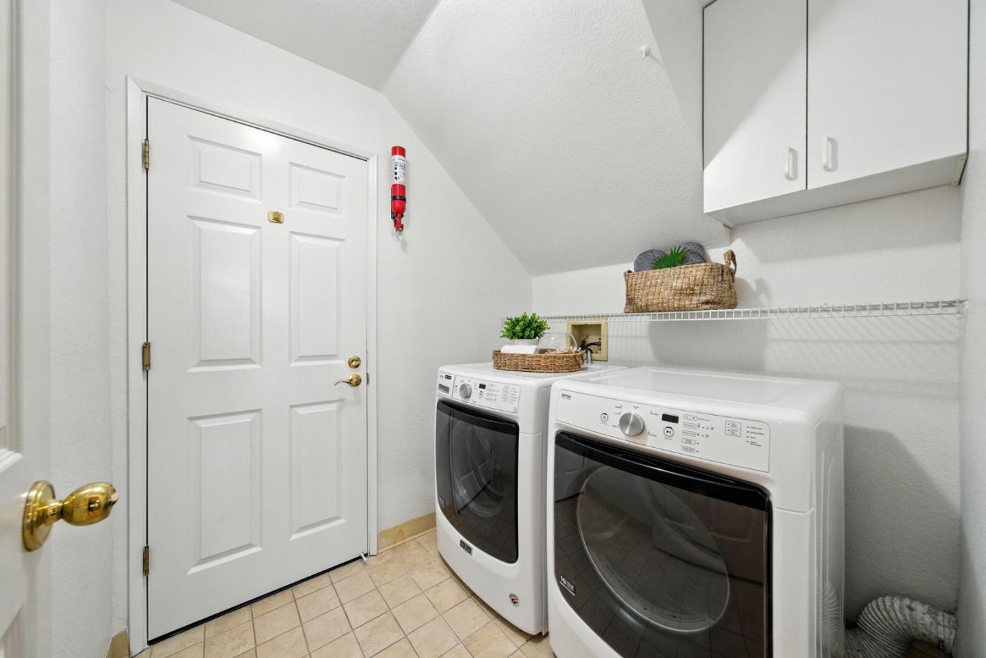 Detail Gallery Image 12 of 32 For 1142 Trevino Ter, San Jose,  CA 95120 - 3 Beds | 2/1 Baths
