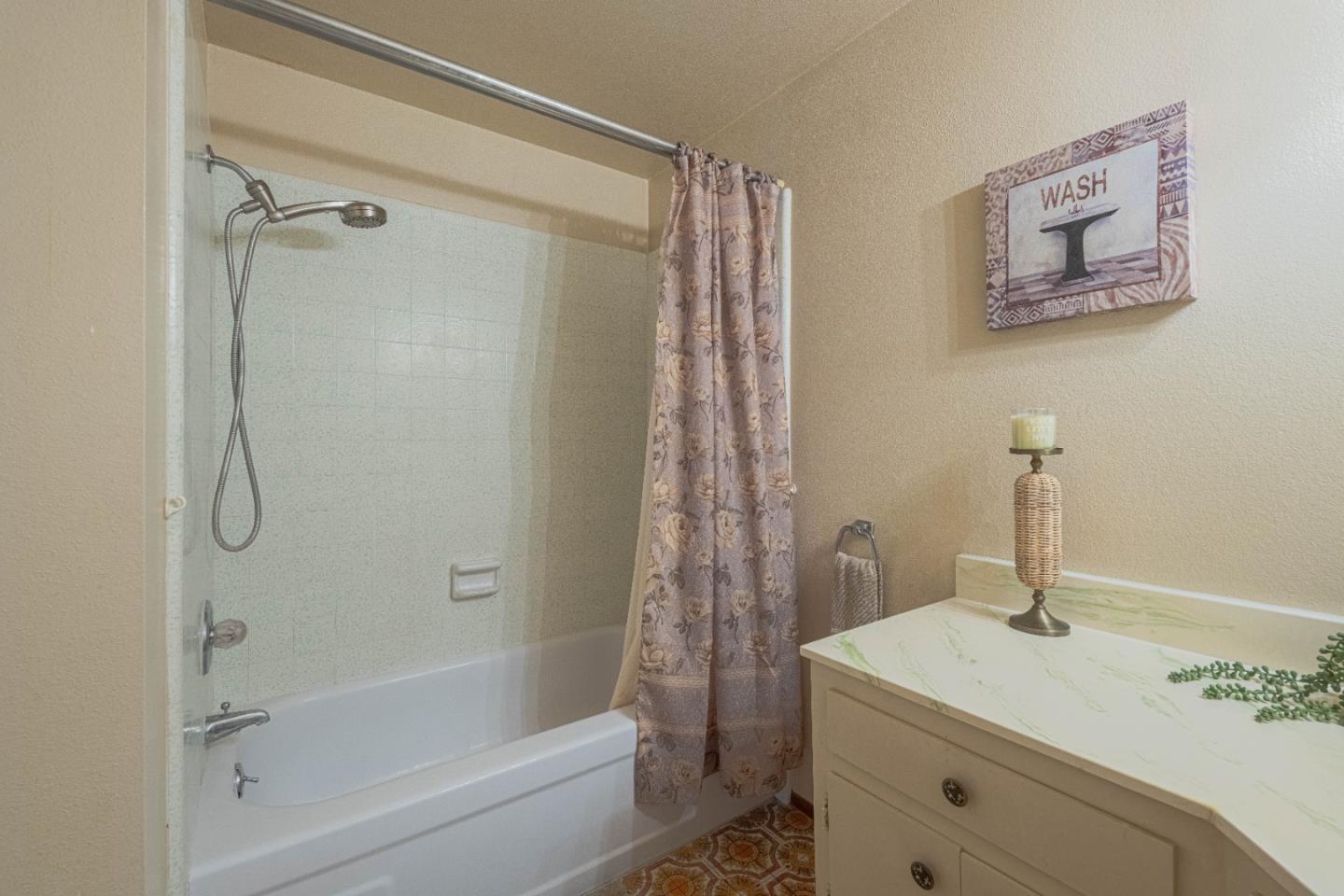 Detail Gallery Image 33 of 54 For 23020 Guidotti Dr, Salinas,  CA 93908 - 5 Beds | 3 Baths