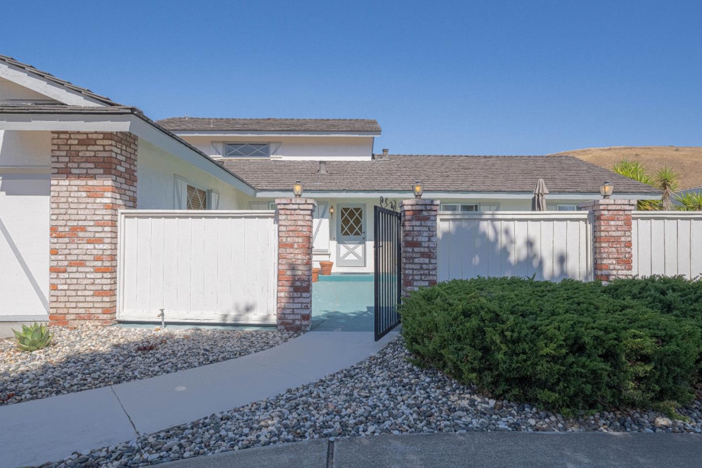 Detail Gallery Image 4 of 54 For 23020 Guidotti Dr, Salinas,  CA 93908 - 5 Beds | 3 Baths