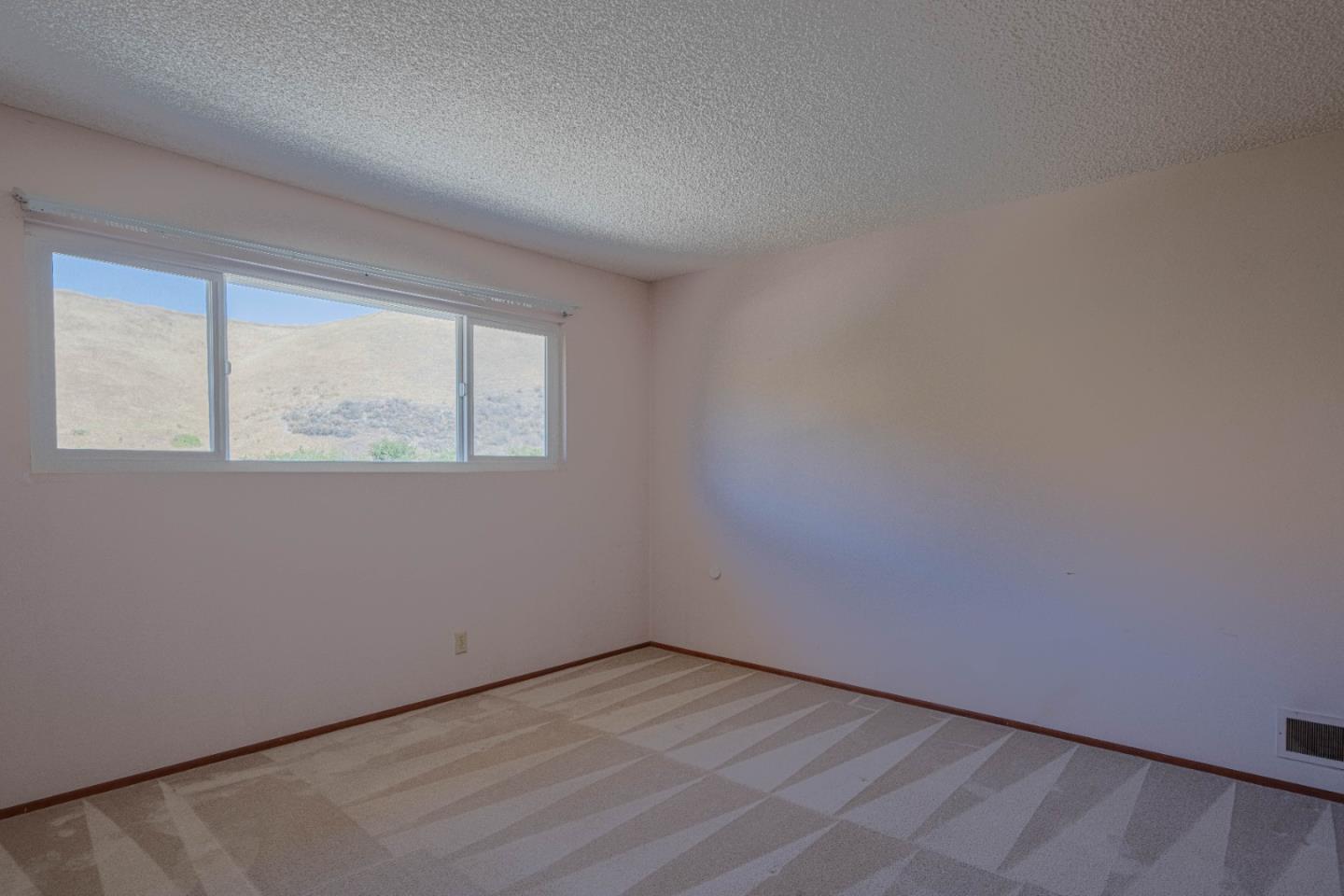 Detail Gallery Image 43 of 54 For 23020 Guidotti Dr, Salinas,  CA 93908 - 5 Beds | 3 Baths