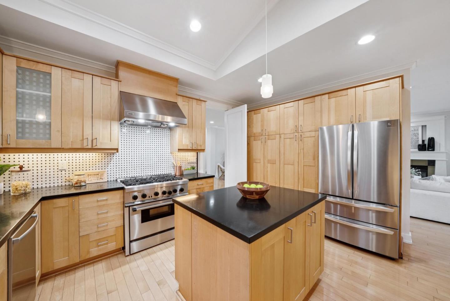 Detail Gallery Image 10 of 32 For 20460 Williams Ave, Saratoga,  CA 95070 - 5 Beds | 3/1 Baths