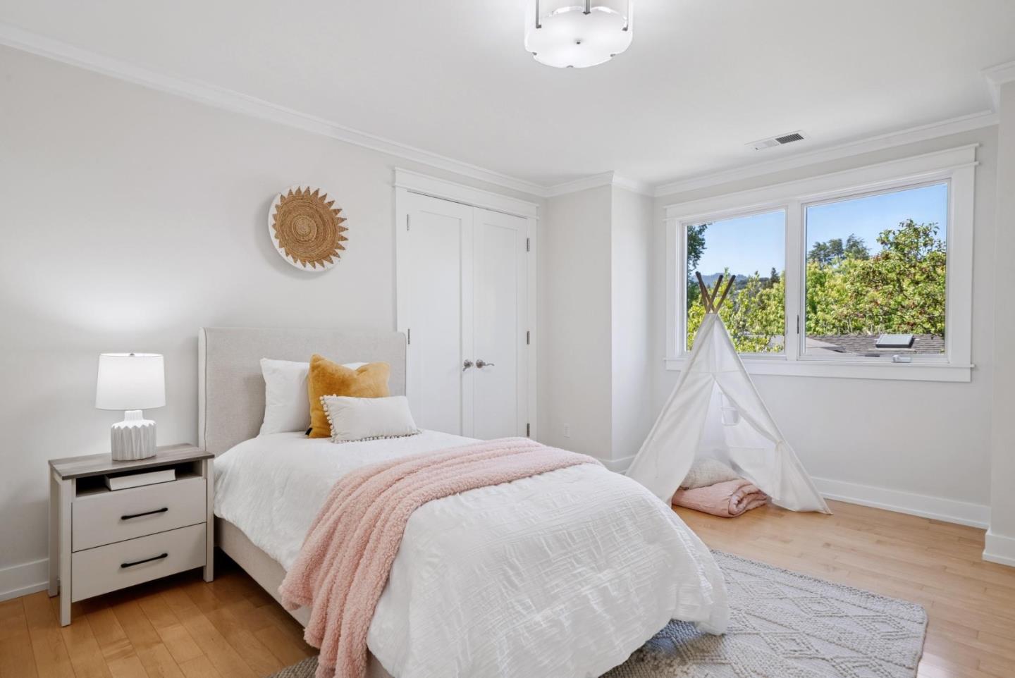 Detail Gallery Image 15 of 32 For 20460 Williams Ave, Saratoga,  CA 95070 - 5 Beds | 3/1 Baths
