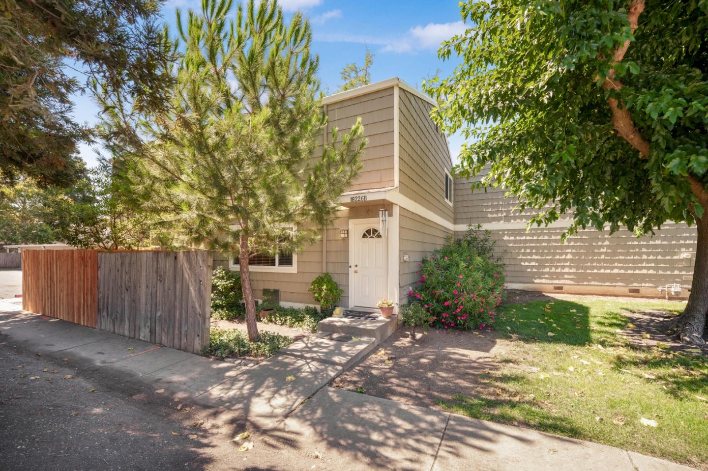 Detail Gallery Image 11 of 20 For 18226 Hale Ave #B,  Morgan Hill,  CA 95037 - 3 Beds | 1/1 Baths