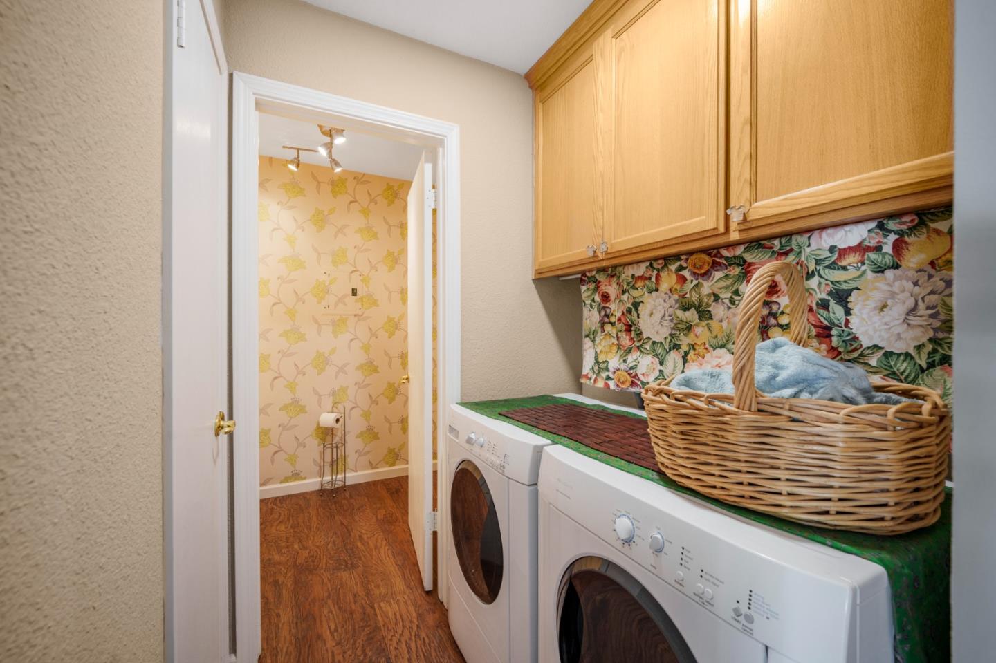Detail Gallery Image 3 of 20 For 18226 Hale Ave #B,  Morgan Hill,  CA 95037 - 3 Beds | 1/1 Baths