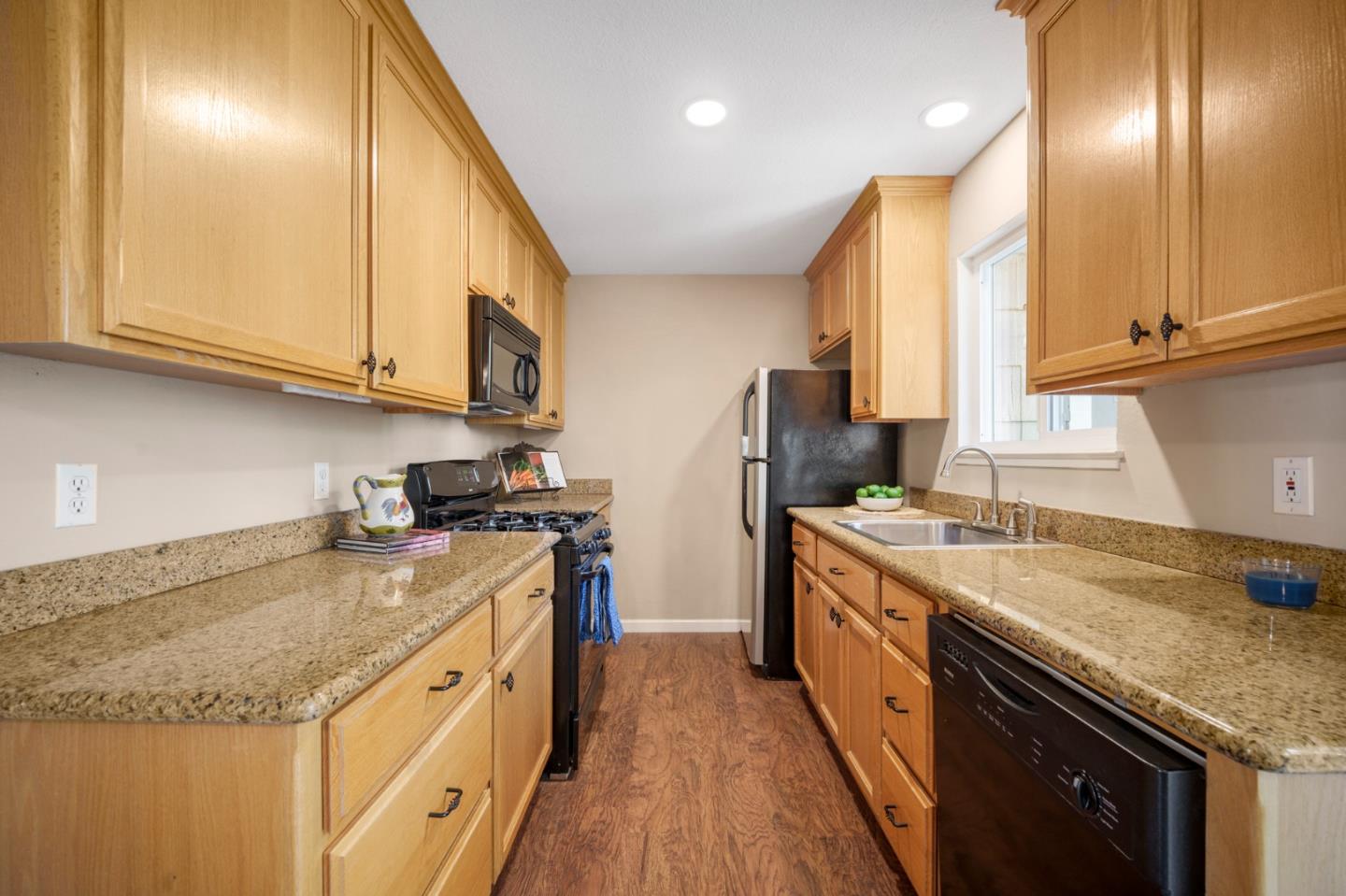 Detail Gallery Image 6 of 20 For 18226 Hale Ave #B,  Morgan Hill,  CA 95037 - 3 Beds | 1/1 Baths