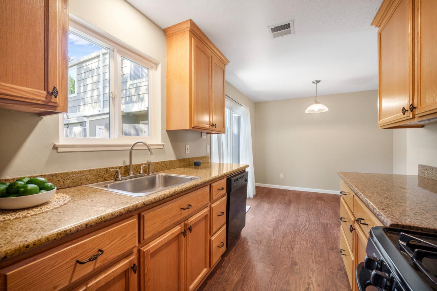 Detail Gallery Image 7 of 20 For 18226 Hale Ave #B,  Morgan Hill,  CA 95037 - 3 Beds | 1/1 Baths