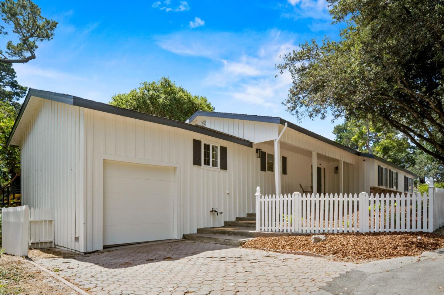 Detail Gallery Image 4 of 23 For Sw Mountain View at Crespi Ave, Carmel,  CA 93921 - 2 Beds | 2 Baths