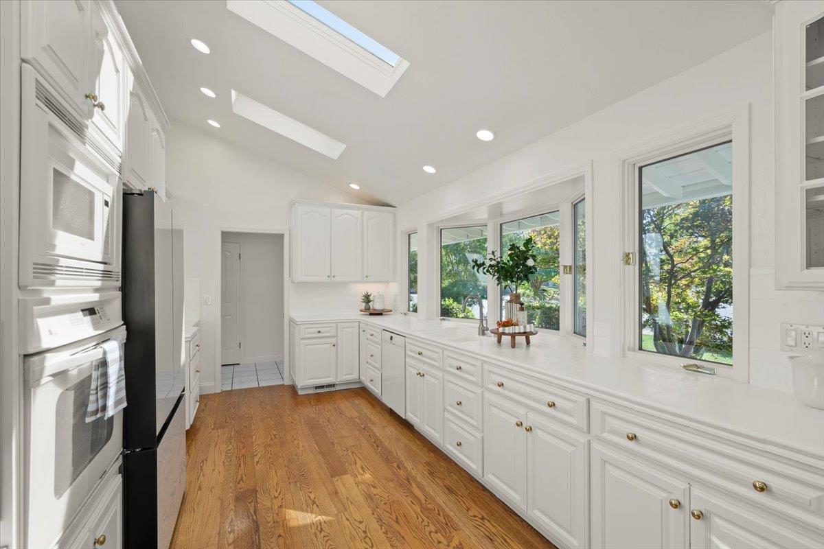 Detail Gallery Image 9 of 44 For 6398 via Amigos, San Jose,  CA 95120 - 4 Beds | 2 Baths