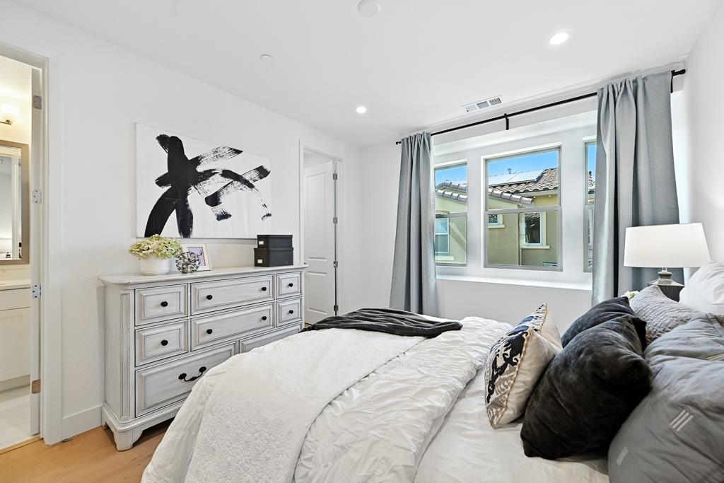 Detail Gallery Image 20 of 39 For 1269 Verano Rd, Mountain View,  CA 94043 - 3 Beds | 3 Baths