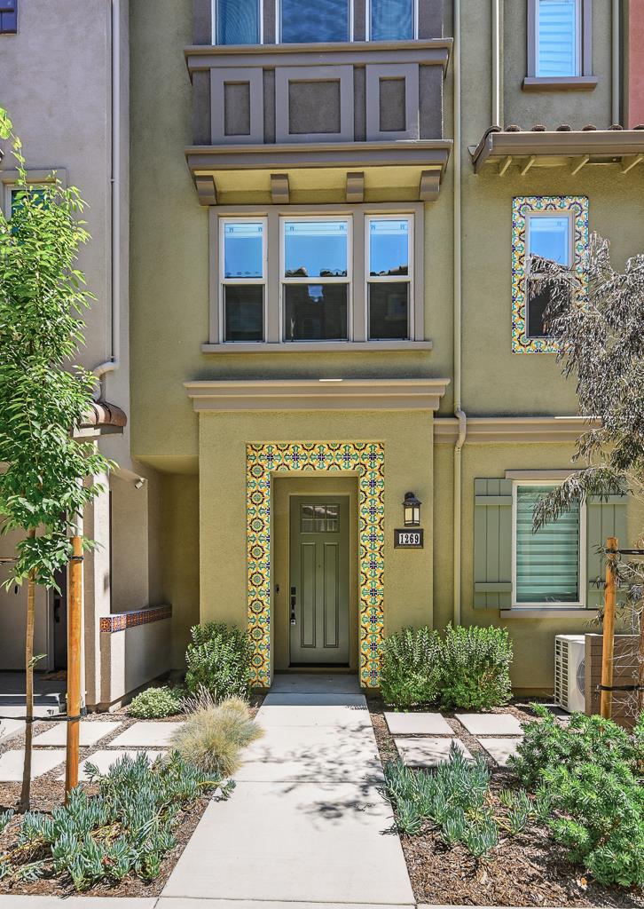 Detail Gallery Image 3 of 39 For 1269 Verano Rd, Mountain View,  CA 94043 - 3 Beds | 3 Baths